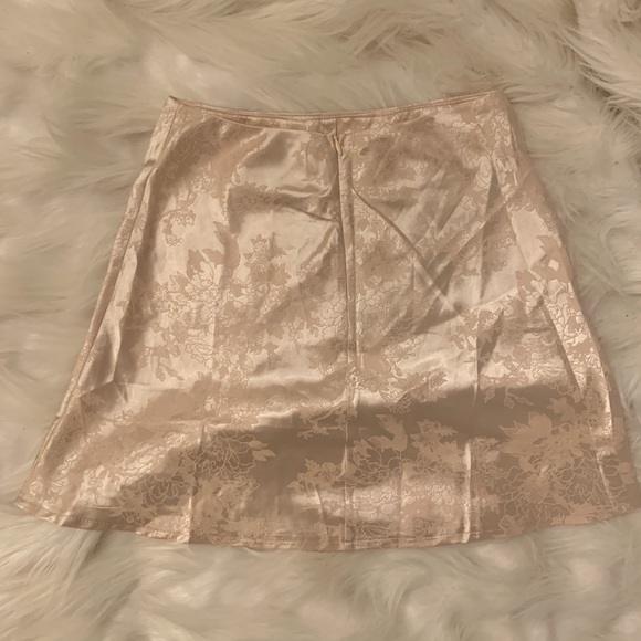 SOLD pink satin silky mini skirt - Picture 5 of 6
